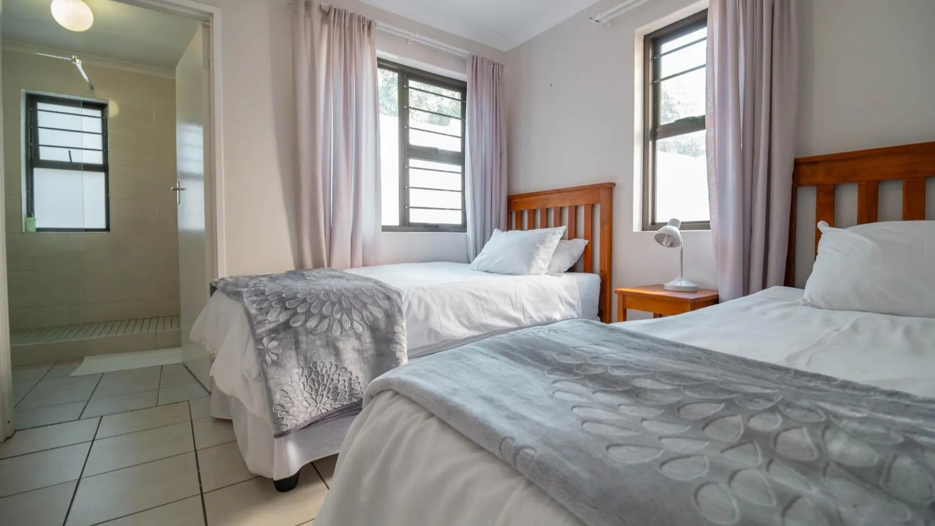 Broadway Self Catering Apartments Durbanville 0*,  Sudáfrica