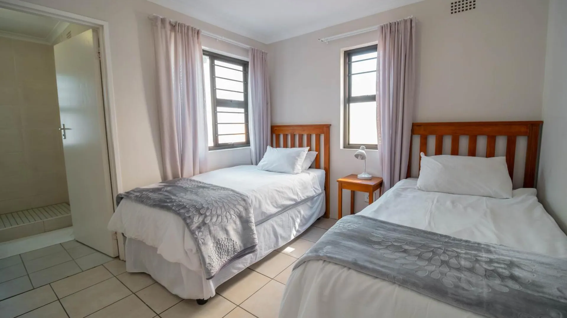 Broadway Self Catering Apartments Durbanville 0*,